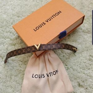 Louis Vuitton Essential V Bracelet